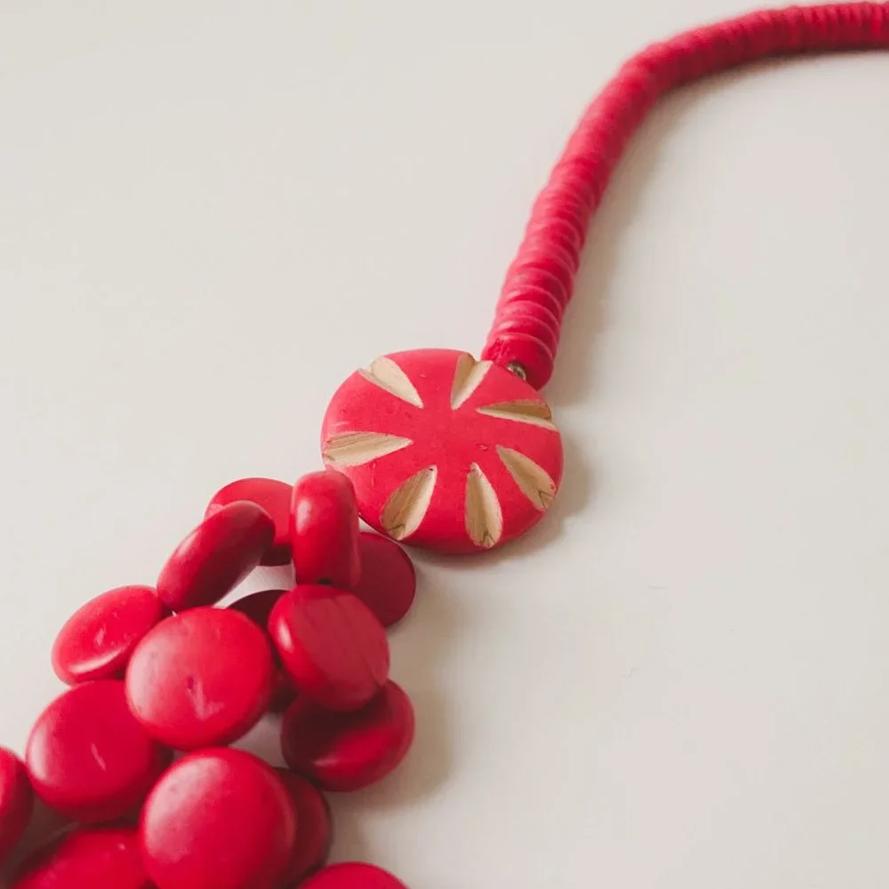 Vintage Wood Bright Red Candy Round Disc Beaded Statement Bold Bib Necklace - Picture 3 of 11